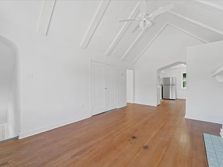 3847-3849 Beechwood Blvd — Photo 7