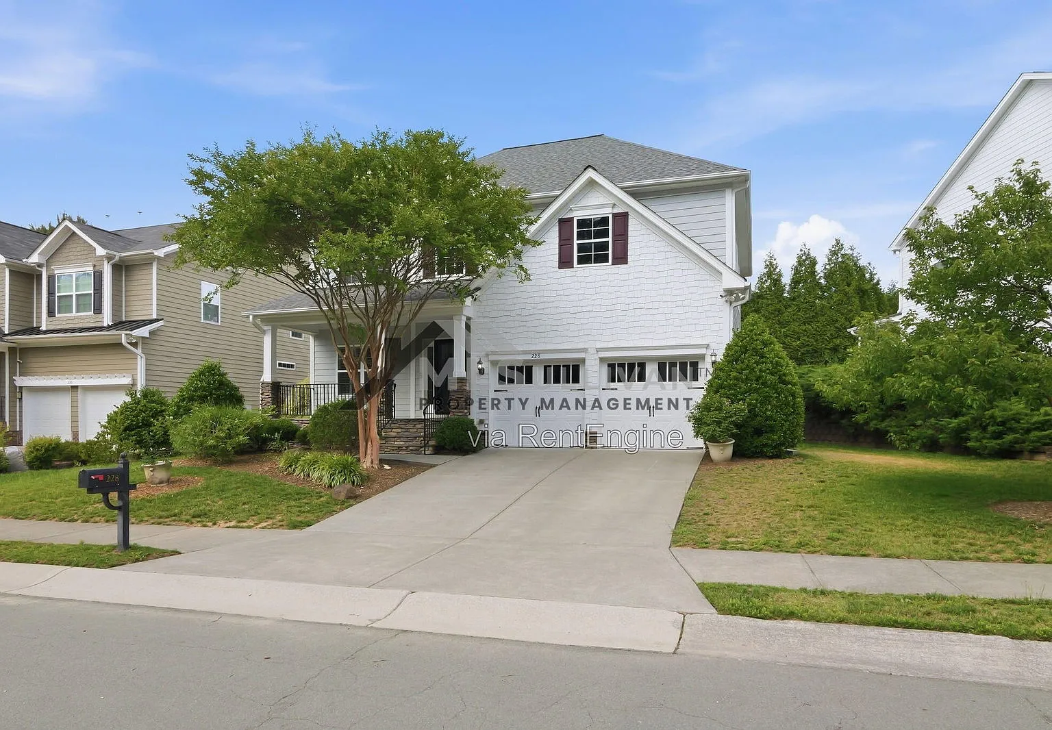 4 bed, 3.0 bath, 2440 sqft, $2,550 — Photo 1