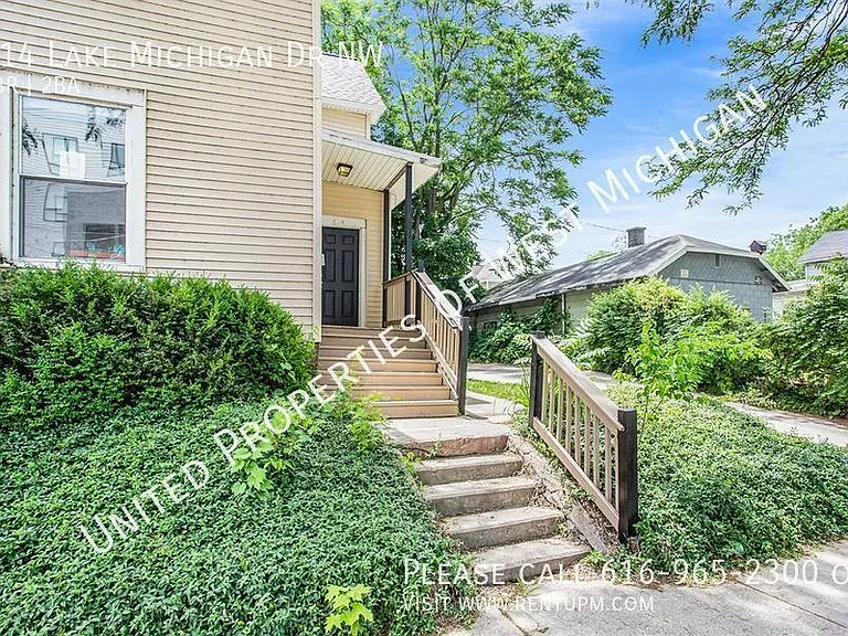 614 Lake Michigan Dr NW — Photo 3