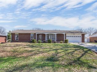 16 Lake Dr, Moro, IL 62067
