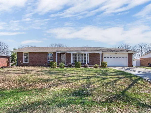 16 Lake Dr, Moro, IL 62067