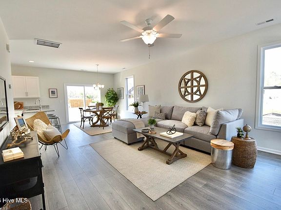 3rd image of 1037 Pine Ridge Court