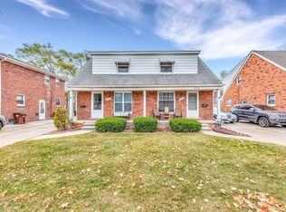 2022 Vernier Rd, Grosse Pointe Woods, MI 48236