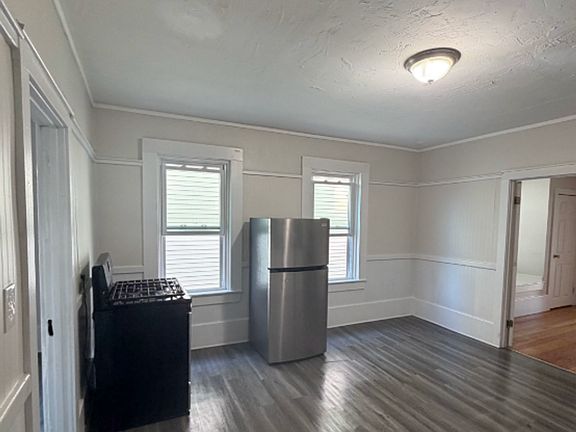 3rd image of 28 Tallman St #2W