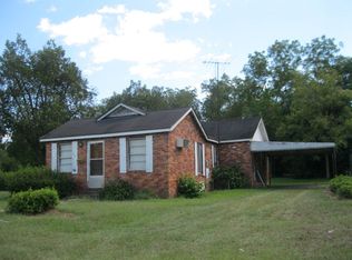 305 W Mendell Ave, Glennville, GA 30427