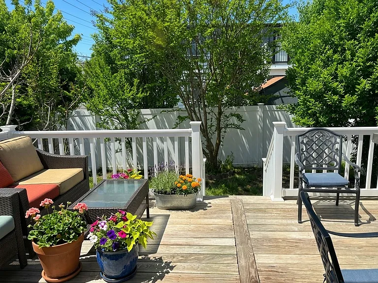 600 N Victoria Ave #A — Photo 11