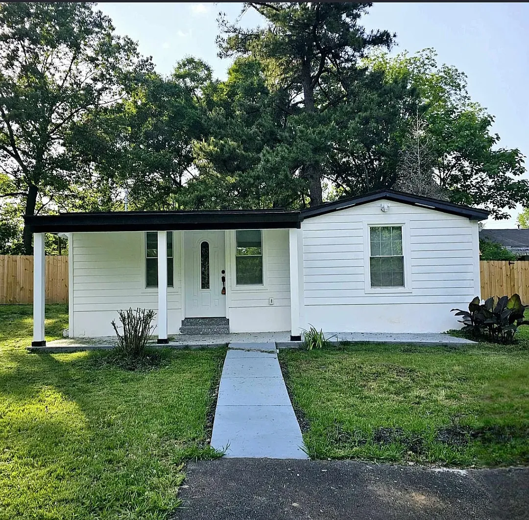 2 bed, $1,300 — Photo 1