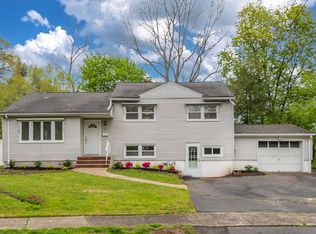 99 Morningside Rd, Paramus, NJ 07652