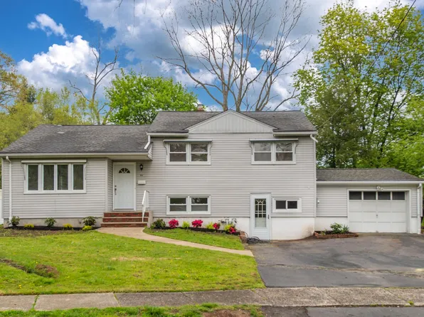 99 Morningside Rd, Paramus, NJ 07652
