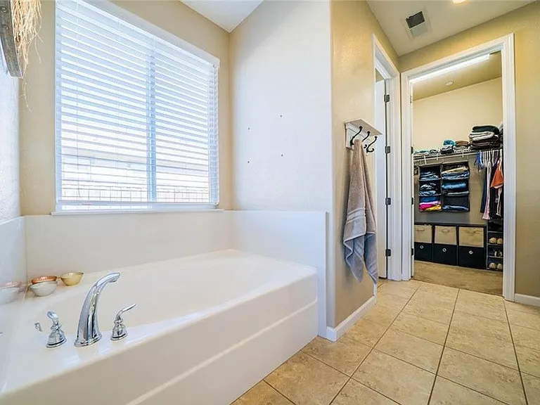 3261 Rogue River Dr — Photo 9