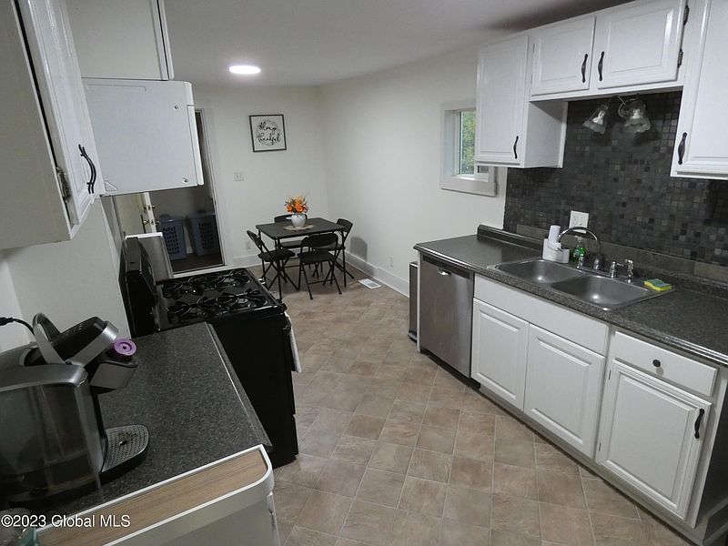 4th image of 119 Tomhannock Road