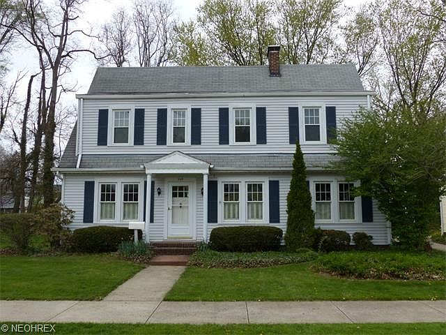 1st image of 225 E 15th St