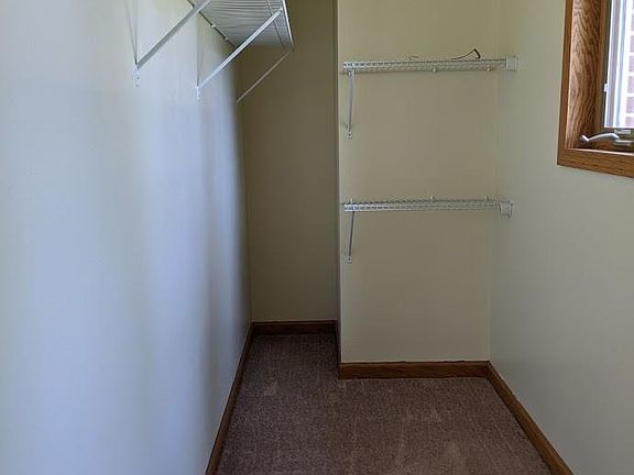 5th image of 810 Cherry Hill Dr