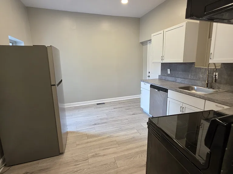 3231 Taft Ave — Photo 9