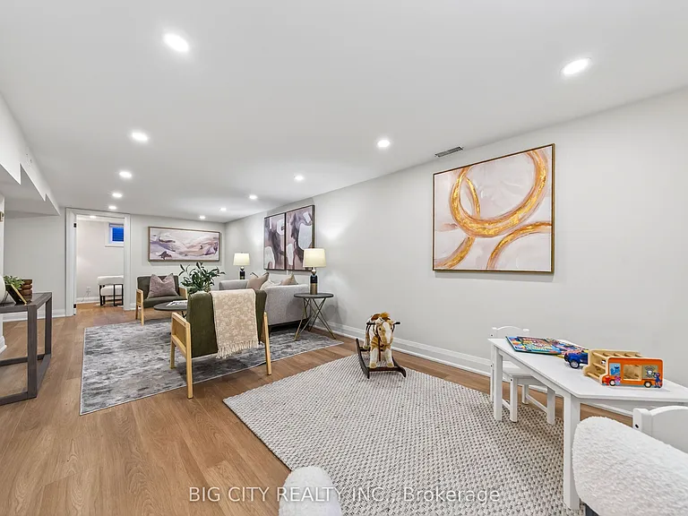 26 Carondale Cres — Photo 39