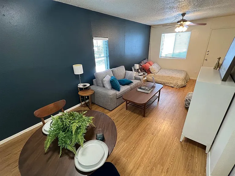 4209 Avenue B #204 — Photo 1