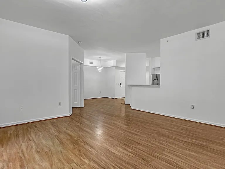 340 Crestwood Cir #302 — Photo 12