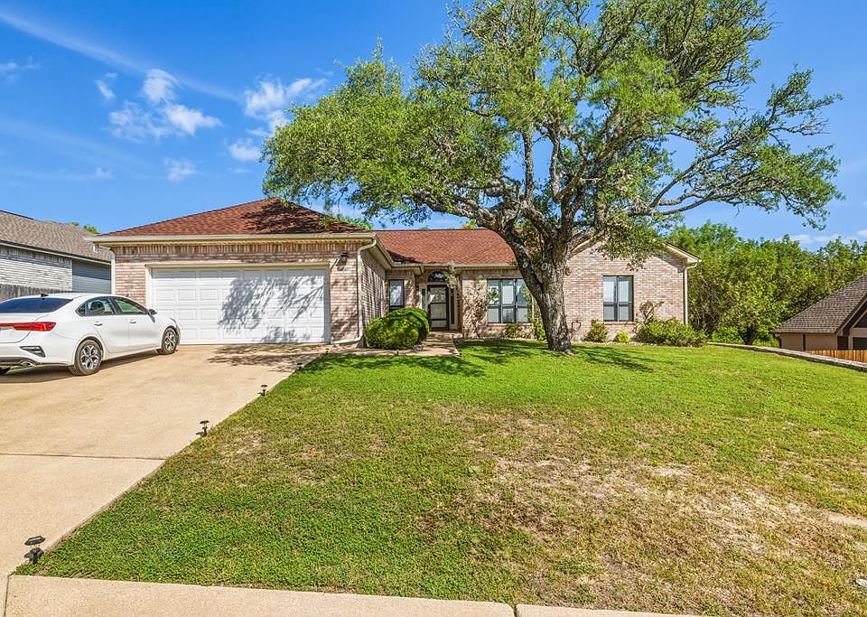 1st image of 708 Oak Hollow Dr
