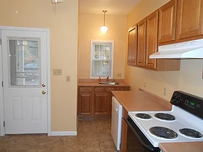 107 Poplar Ave photo 1