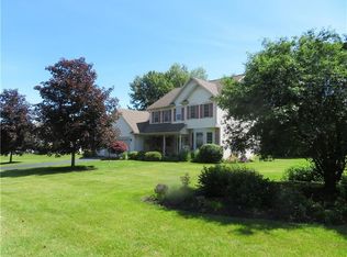 501 Willowgate Dr, Webster, NY 14580