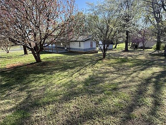 5th image of 3085 Stonehenge Rd