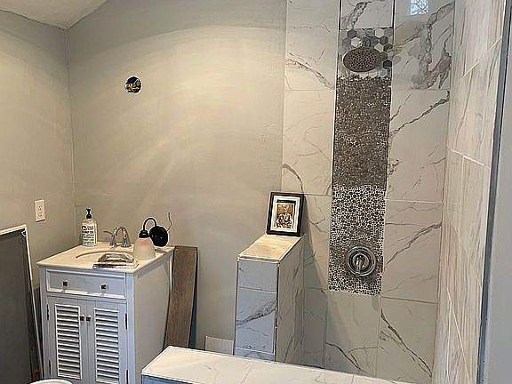 Walk in MBR shower