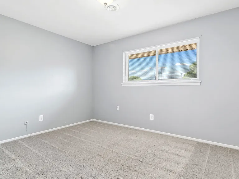 509 White City Blvd — Photo 35