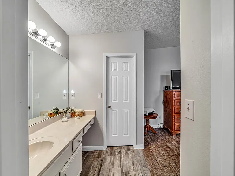 1696 Valparaiso Blvd — Photo 23
