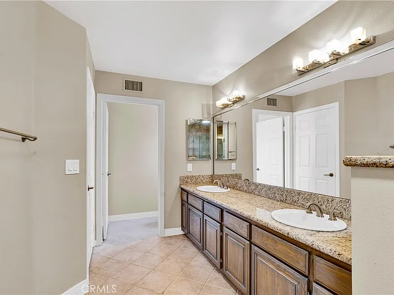 5200 White Oak Ave #52 — Photo 24