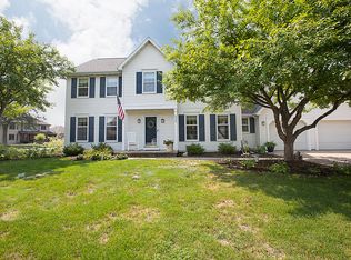 2172 W Prairie Creek Dr, Neenah, WI 54956