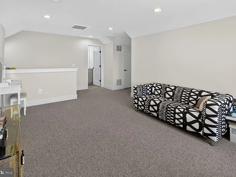 6106 Swansea St — Photo 30