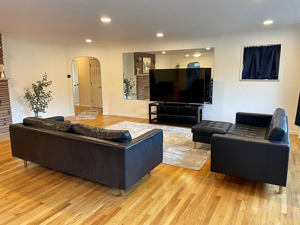 Living room with leather couches and 75" Smart TV!