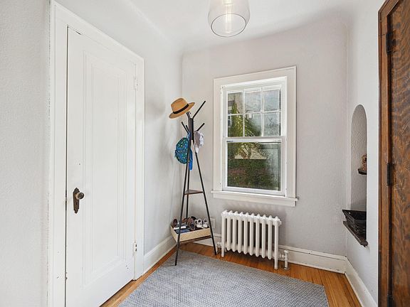 5th image of 3927 Thomas Ave S