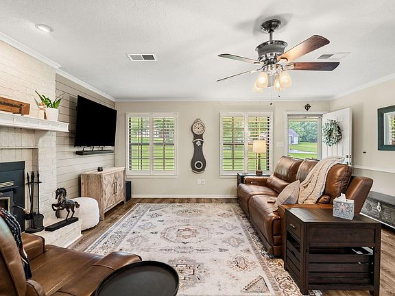 5th image of 129 Pine Valley Dr