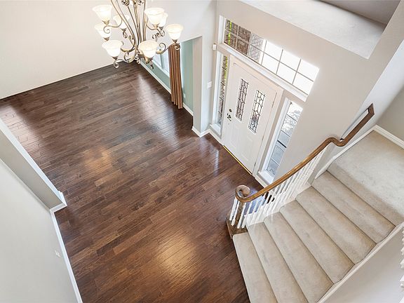 4th image of 2233 Beechwood Ln