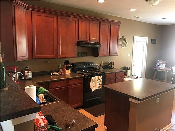 5th image of 521 Zander Woods Ct