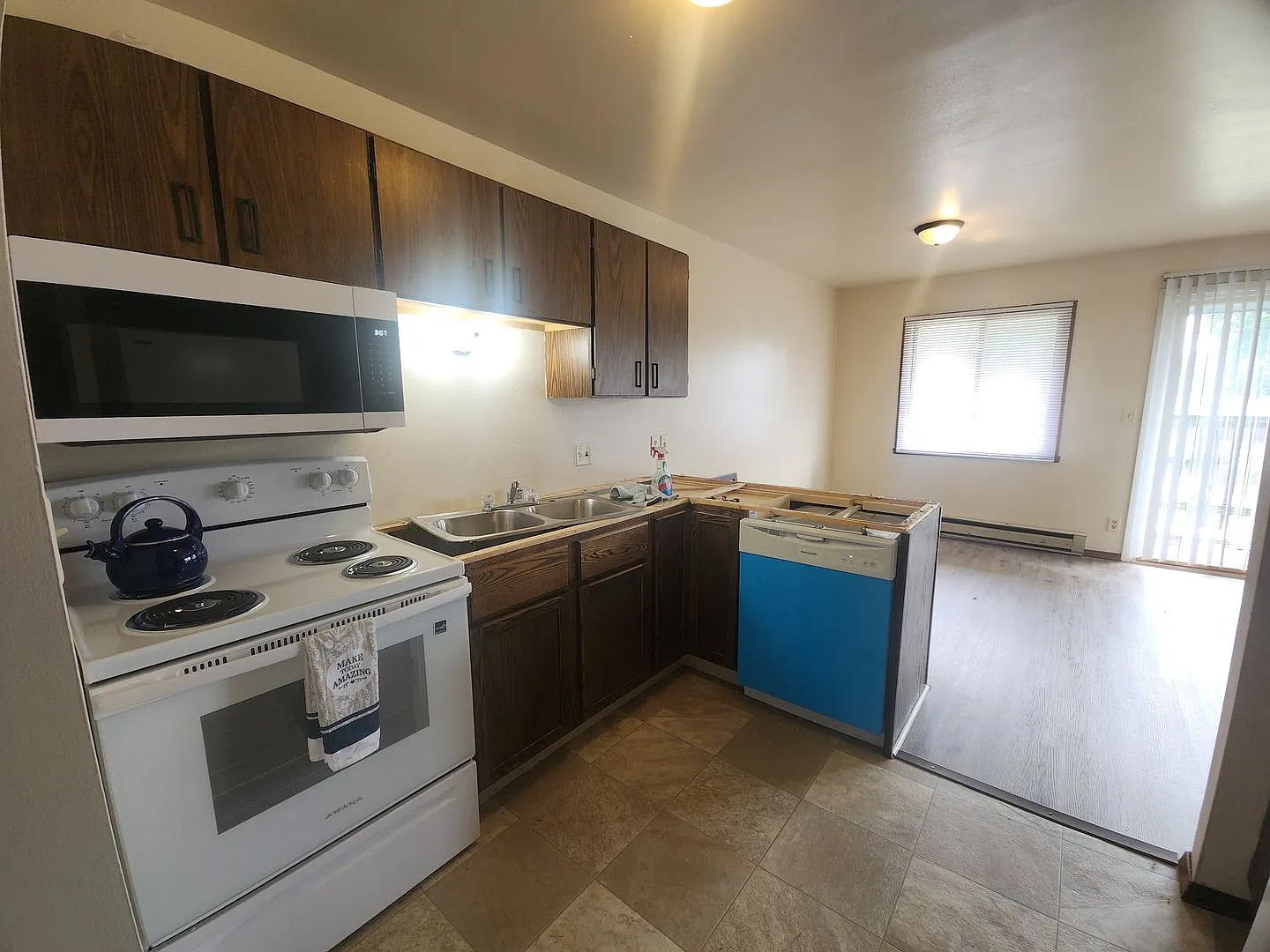 1045 Greenwood Ct. — Photo 2