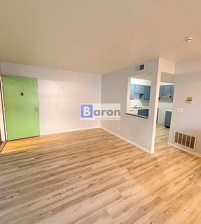 2947 Queen City Ave #4