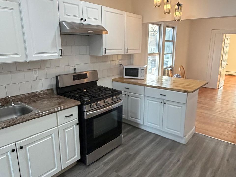 1st image of 120 Washington Ave APT 3