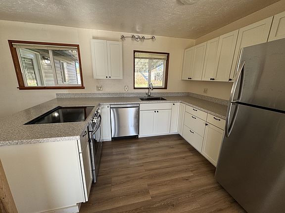 4th image of 2464 Roy Ave