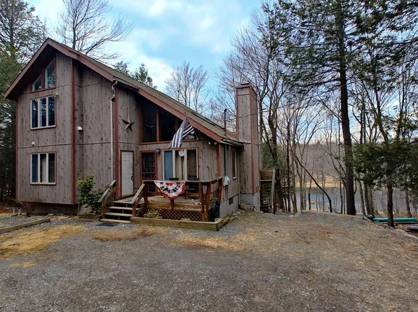 107 Robert Ln, Gouldsboro, PA 18424