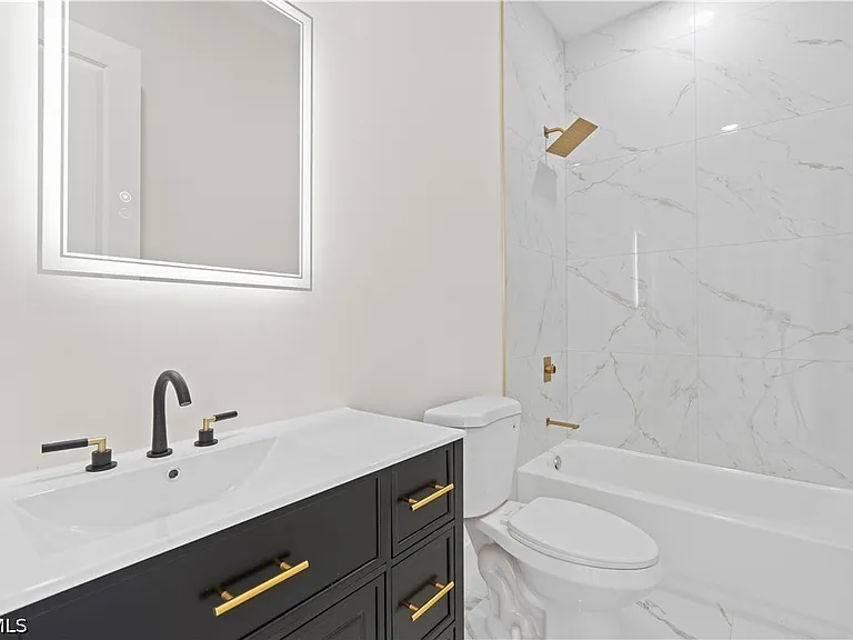 430 Petite Ave — Photo 14