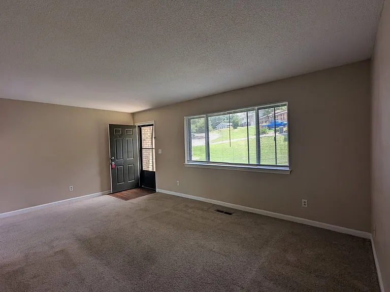 4753 Tessie Ln — Photo 5