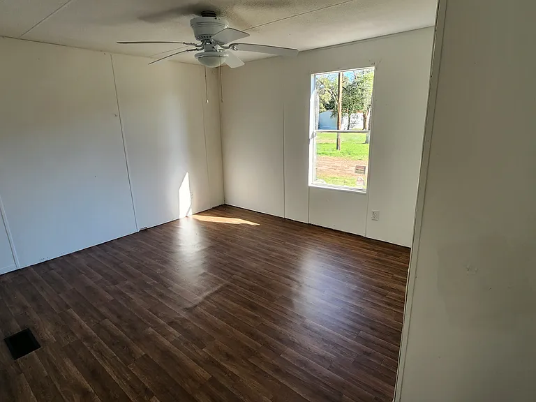 923 Mercedes St #15 — Photo 6