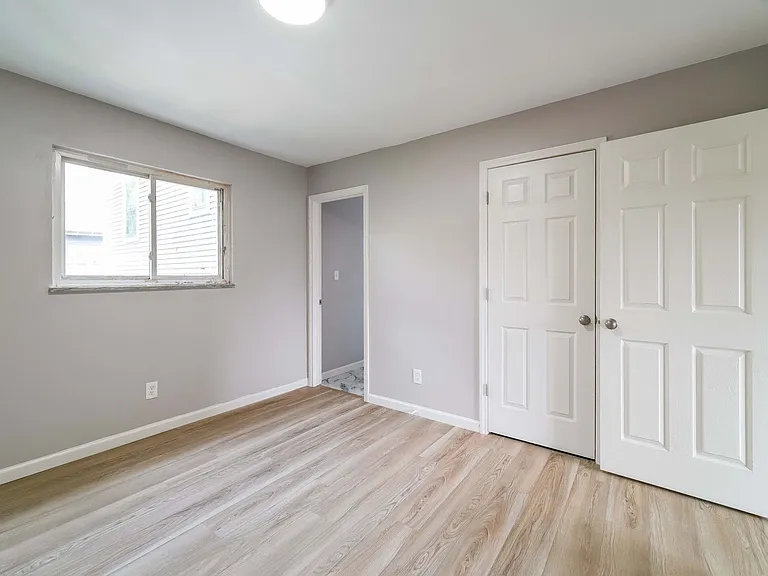 1075 Oak St — Photo 38
