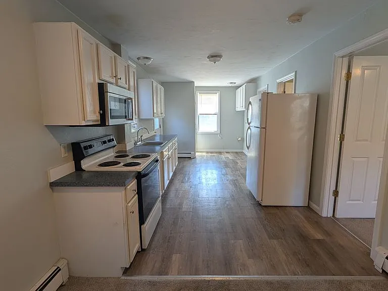 11-21 Sutton St. — Photo 8
