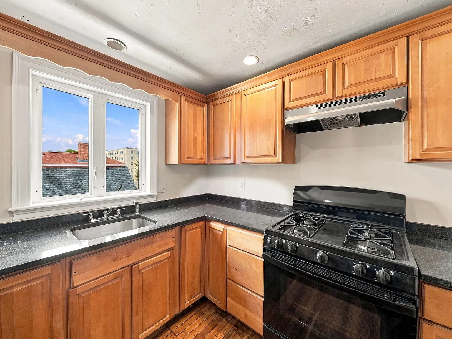 2 bed, 1200 sqft, $2,500 — Photo 3