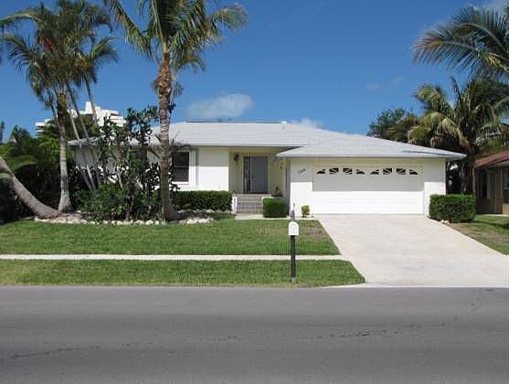 1st image of 700 Seagrape Dr