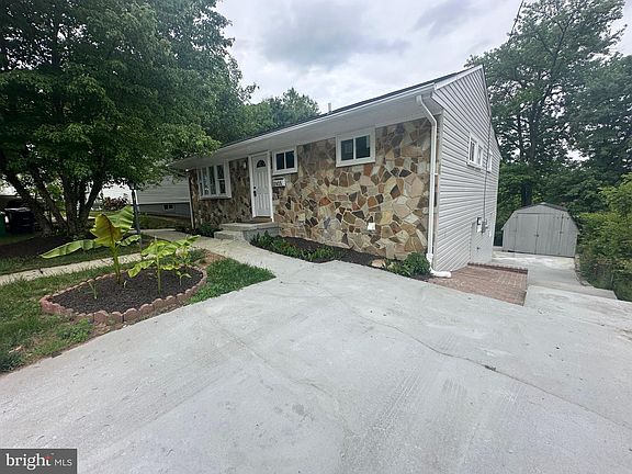 2nd image of 7425 Parkwood St