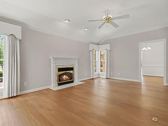 4th image of 901 Carob Ct